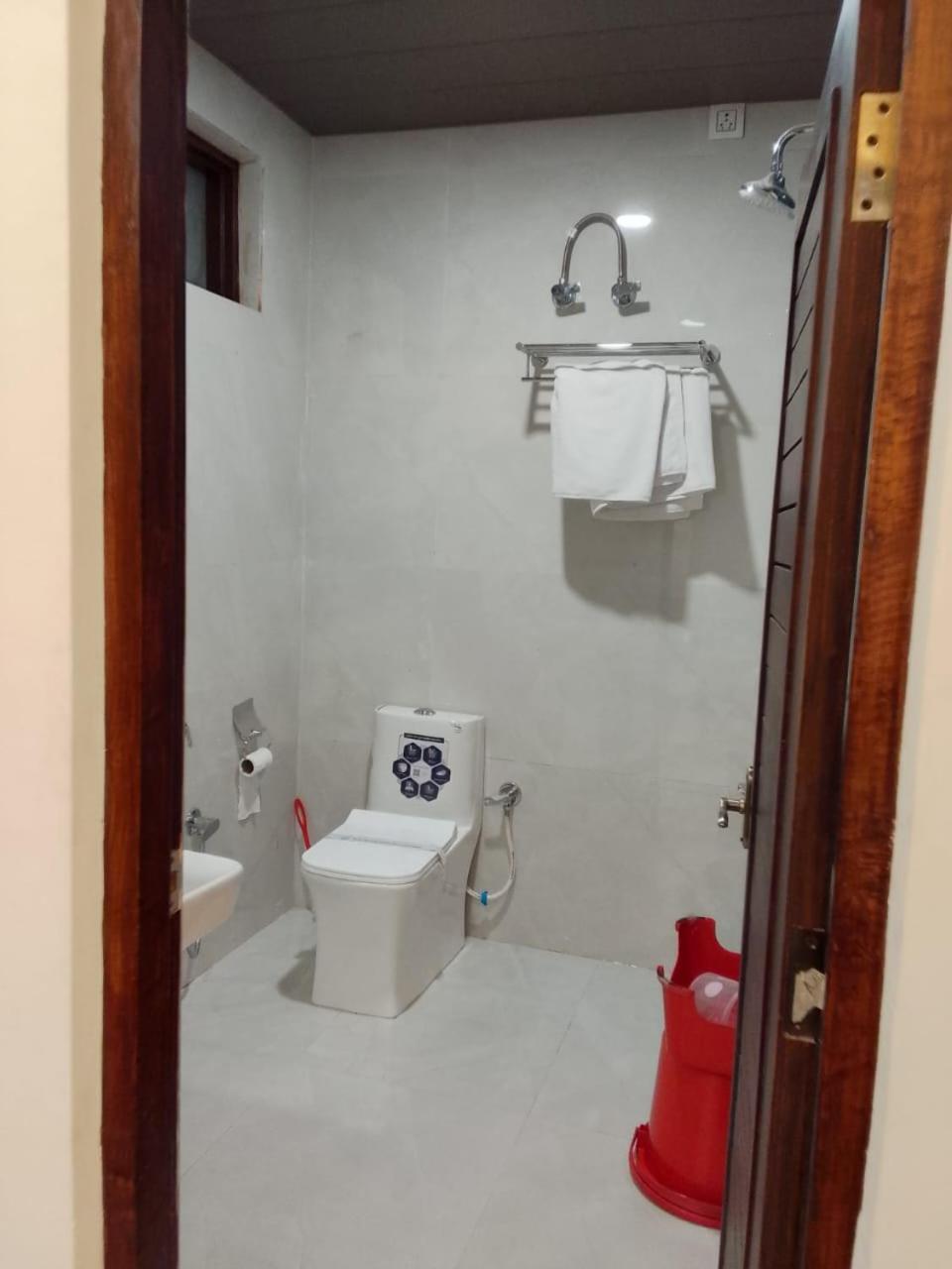 The Grand View Hotel Baijnath Ngoại thất bức ảnh