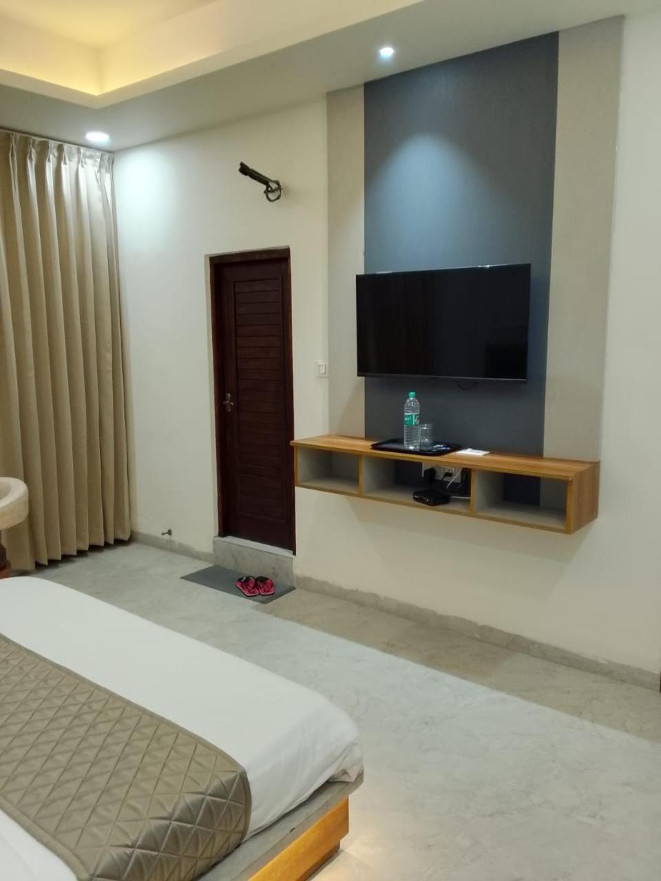 The Grand View Hotel Baijnath Ngoại thất bức ảnh